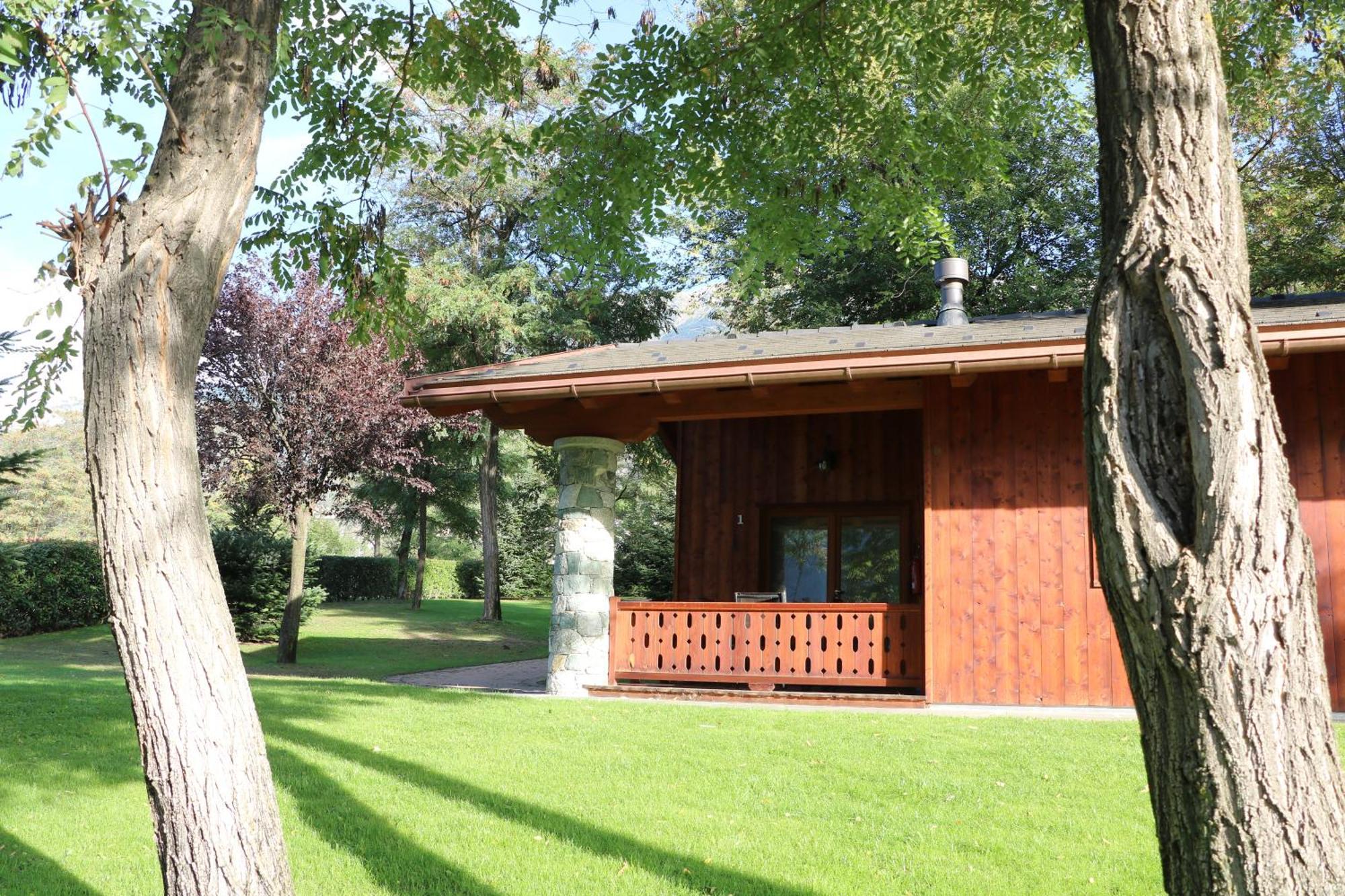 Lazy Bee Camping Village Aosta Exteriér fotografie